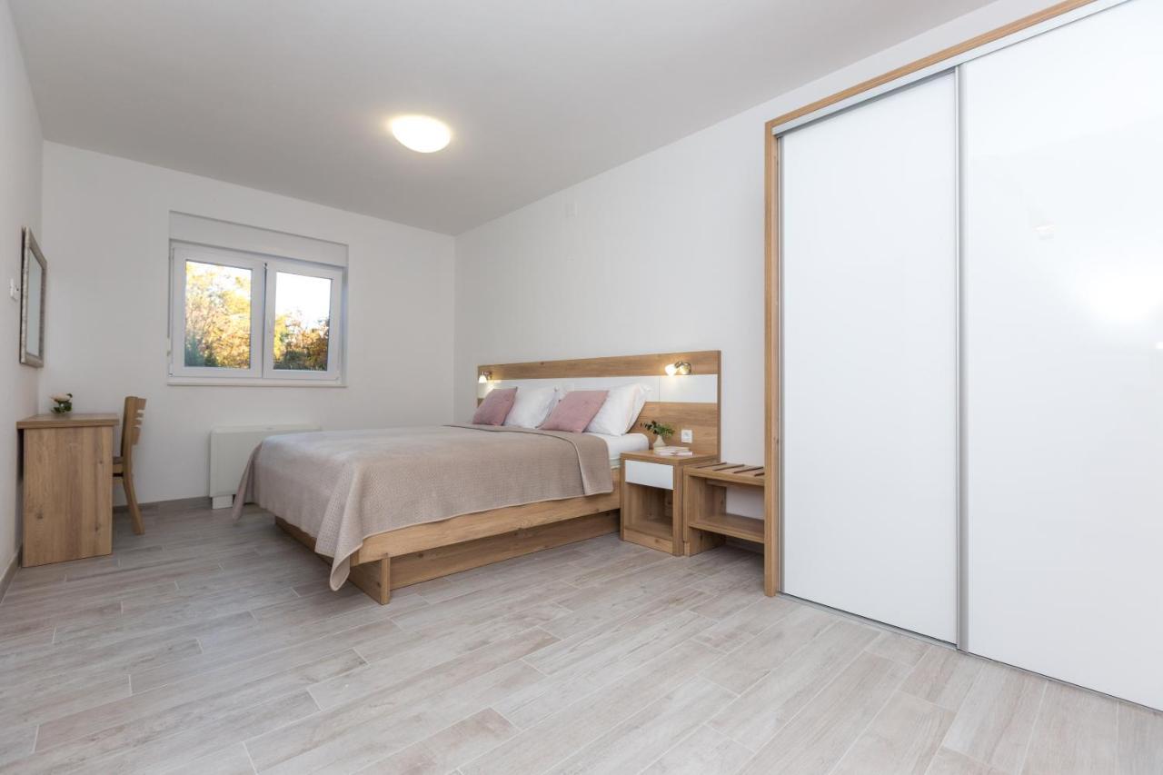 Apartmani Villa Paulo Starigrad Exterior photo