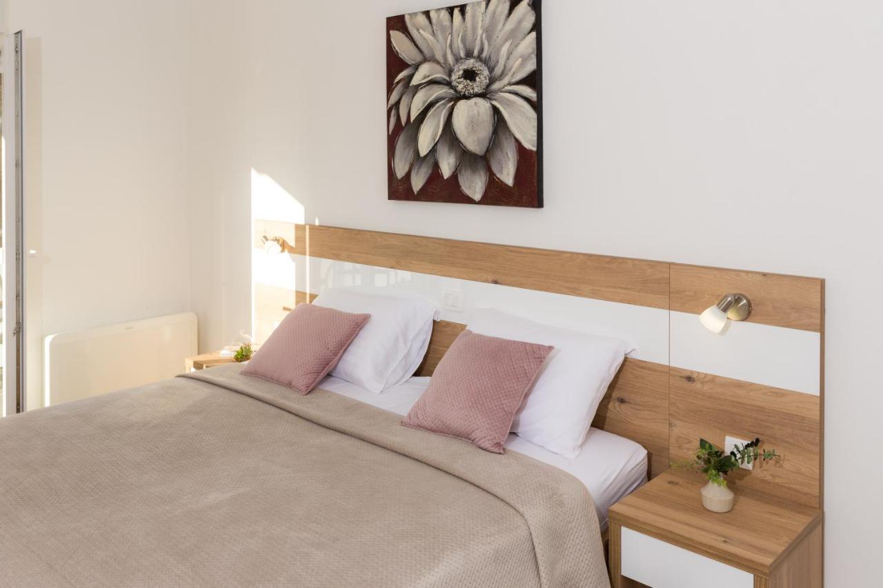 Apartmani Villa Paulo Starigrad Exterior photo