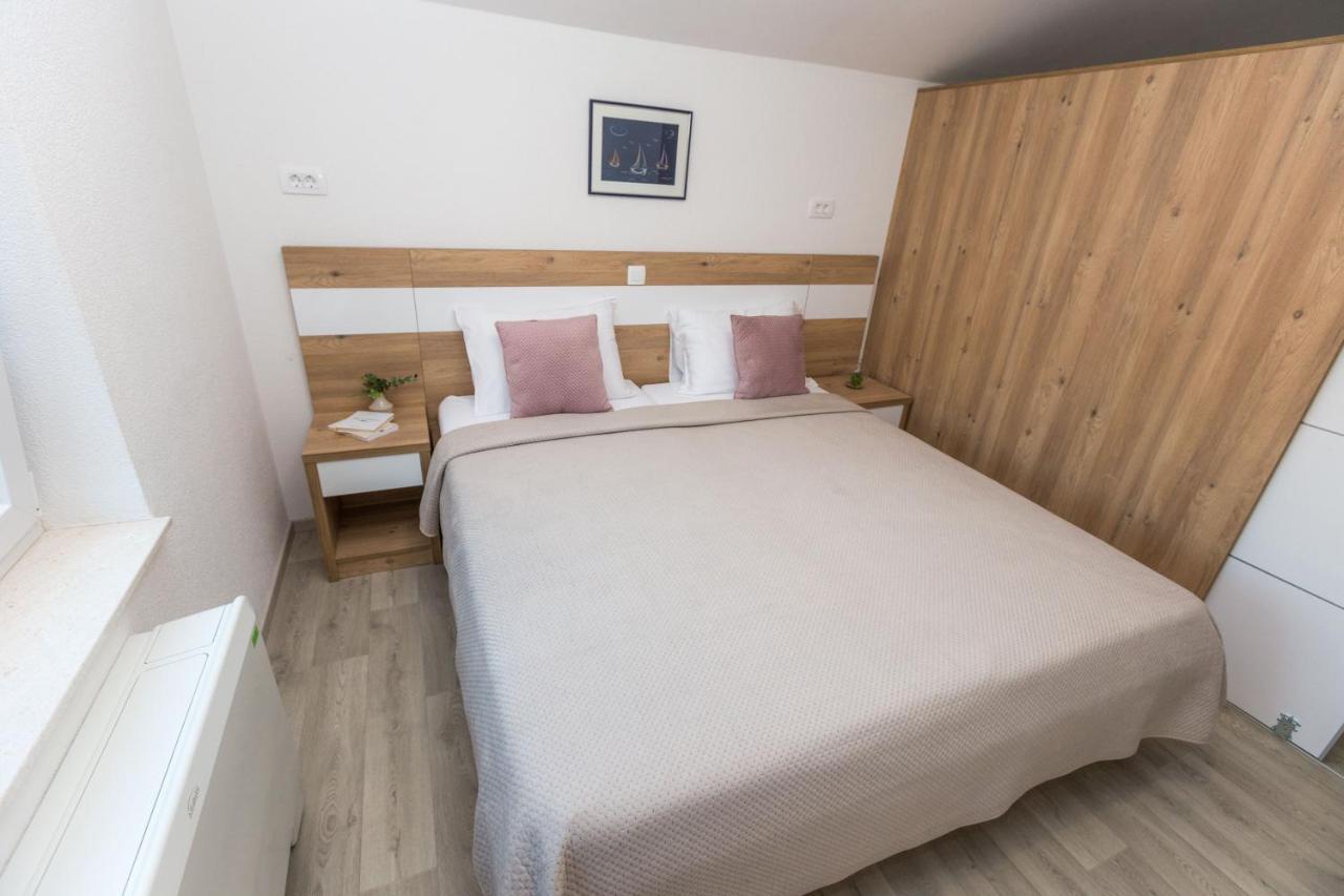 Apartmani Villa Paulo Starigrad Exterior photo